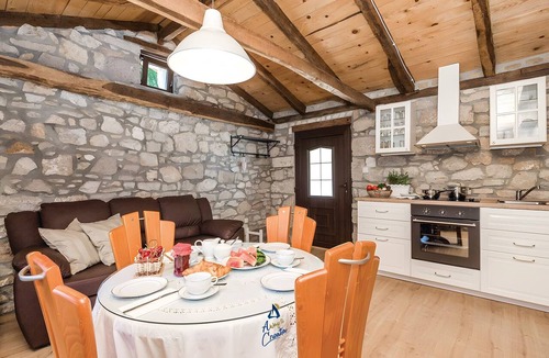 Lovran Villa | Charming 5-BR Villa with Pool near Beaches
