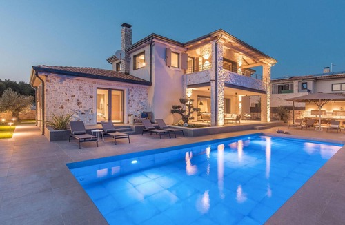 Frata House | Charming and modern designed villa Superior of 220 m² is located in small Istrian town Tar-Vabriga a