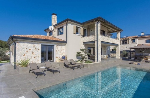 Frata House | Charming and modern designed villa Superior of 220 m² is located in small Istrian town Tar-Vabriga a