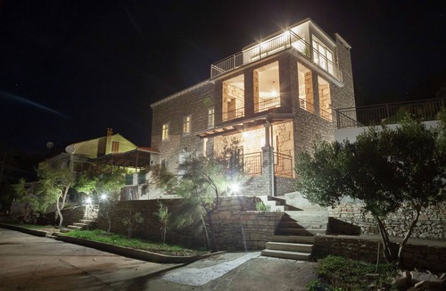 Vela Luka Villa | Charming Beach Villa in Vela Luka