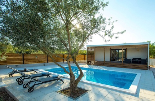 Donje Rastane House | Charming Holiday Home near Zadar