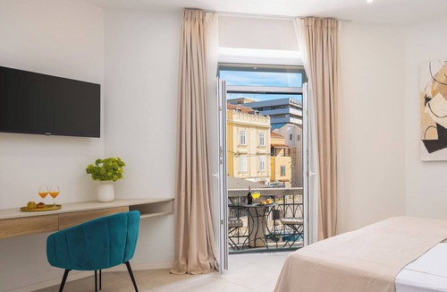 Split Hotel | Charming hotel suite with balcony in Split city centre with WiFi, AC