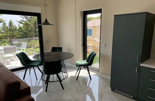 Ugljan Apartment | Charming one-bedroom apartment in Ugljan