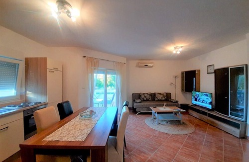 Sveti Anton Apartment | Charming Pet Friendly Apartment Angela in Peaceful Sv. Anton Village