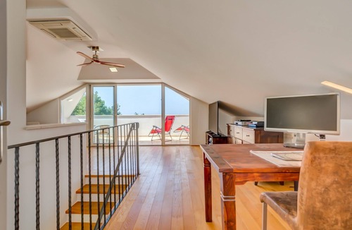 Milna (Brac) Villa | Charming Villa 20m from the Beach, Pool, 6 bedrooms, Garden, Free WiFi & Parking