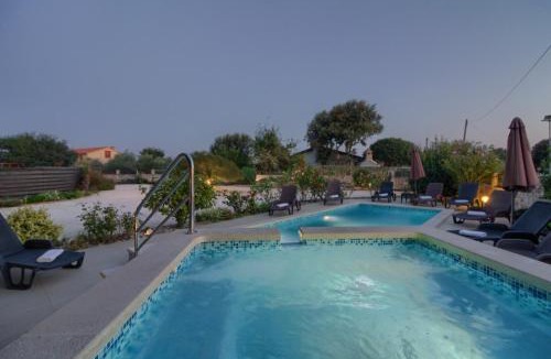 Sisan Villa | Charming villa Nera with pool and hydromassage near the beach