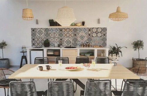 Seget Vranjica Apartment | Chic 2 room apartment, 2 bathrooms, heated pool, sea view, close to Trogir