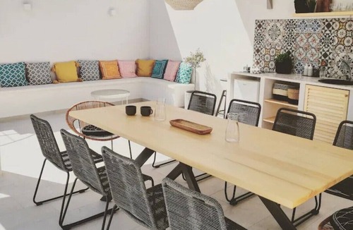 Seget Vranjica Apartment | Chic 2 room apartment, 2 bathrooms, heated pool, sea view, close to Trogir
