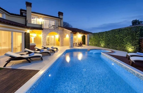 Labinci Villa | Chic villa with pool in Labinci for 8 persons