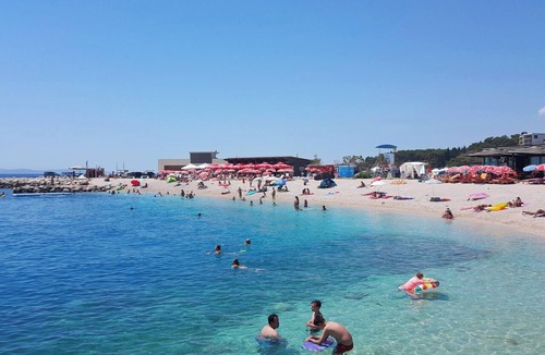 Znjan Apartment | Close to Znjan beach, spacious studio with balcony