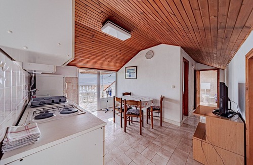 Lumbarda Apartment | Comfortable and spacious apartment near beach Lumbarda, Korčula (A-21290-a)