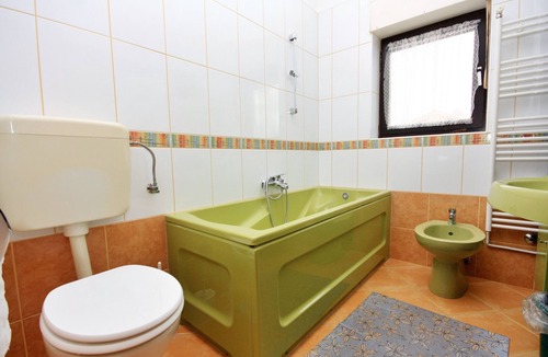 Bibinje Apartment | Comfortable and spacious apartment near beach Bibinje, Zadar (A-5792-a)