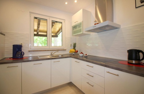 Vrvari House | Comfortable Bungalow in Poreč – Perfect for 4 to 5 Guests