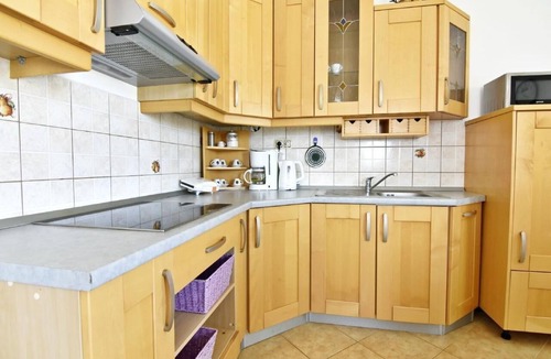Tar Apartment | Comfortable Noemi 3 holiday flat with pool access