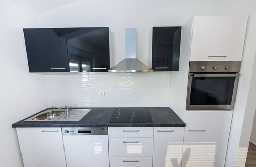 Sveti Petar Apartment | Comfy Apartment in Sveti Petar na Moru with Garden