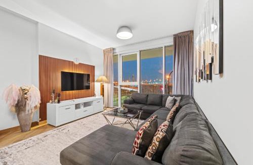Bur Dubai Apartment | Contemporary 1BR City View Apartment at 1 Residence