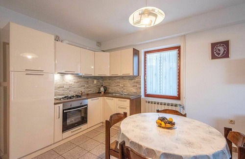 Icici Apartment | Cosy apartment for 2 guests with A/C, WIFI, TV, terrace and pets allowed
