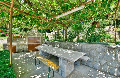 Icici Apartment | Cosy apartment for 2 guests with A/C, WIFI, TV, terrace and pets allowed