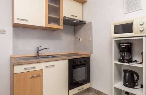 Vratarusa Apartment | Cosy apartment for 2 guests with WIFI, pool, A/C, TV, terrace and pets allowed