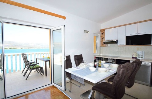 Arbanija Apartment | Cosy apartment for 4 guests with WIFI, pool, A/C, TV and terrace