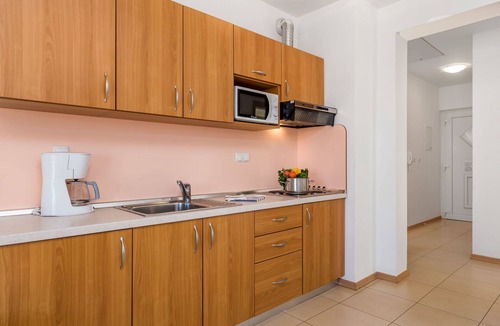 Banjol Apartment | Cosy apartment for 4 guests with A/C, pool, WIFI, TV and terrace