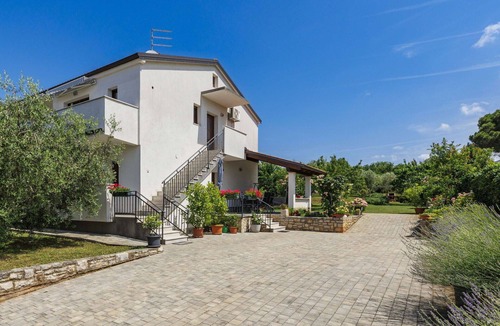 Novigrad Apartment | Cosy apartment for 4 guests with WIFI, A/C, TV and terrace