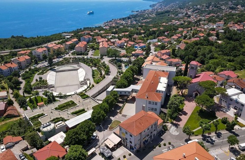 Rukavac Apartment | Cosy apartment for 4 people with A/C, WIFI, hot tub, pool, TV, terrace and panoramic view