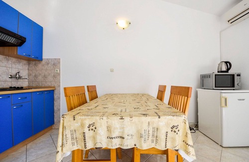 Tribanj Apartment | Cosy apartment for 4 people with WIFI, A/C, TV and terrace