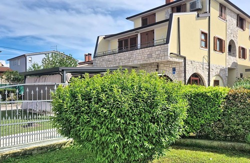 Finida Apartment | Cosy apartment for 4 people with WIFI, A/C, TV, terrace and pets allowed