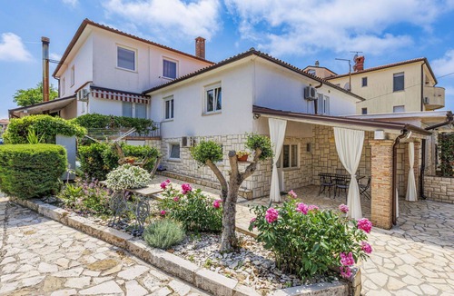 Monterol Apartment | Cosy apartment for 5 people with WIFI, pool, A/C, TV and terrace