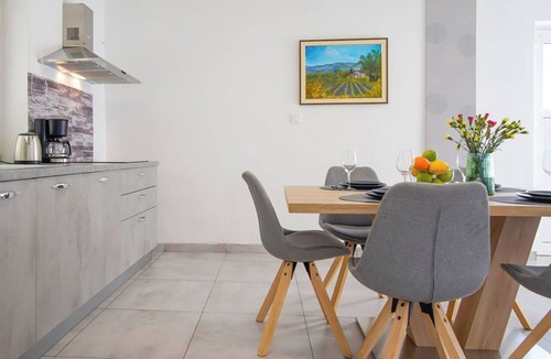 Vratarusa Apartment | Cosy apartment for 6 guests with A/C, WIFI, TV and patio