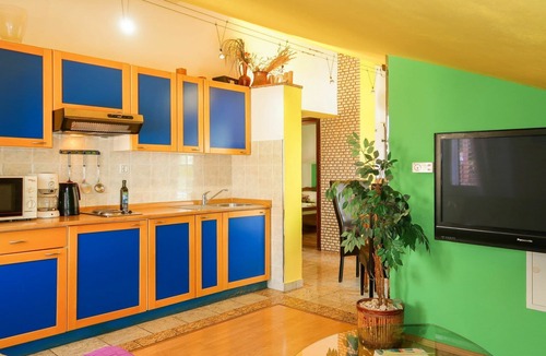 Marsici Apartment | Cosy apartment for 6 people with WIFI, A/C, TV, patio and pets allowed