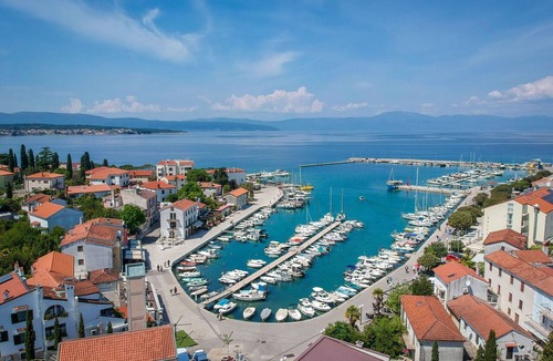 Marsici Apartment | Cosy apartment for 6 people with WIFI, A/C, TV, patio and pets allowed