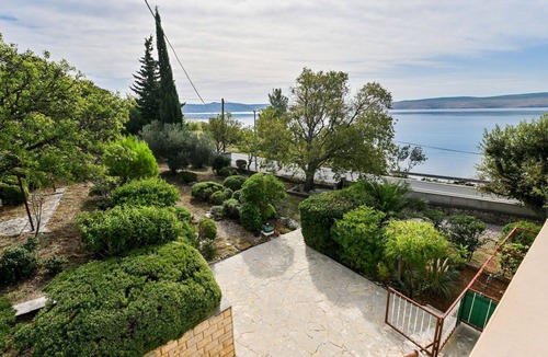 Seline Apartment | Cosy apartment for 7 guests with A/C, WIFI, terrace and pets allowed