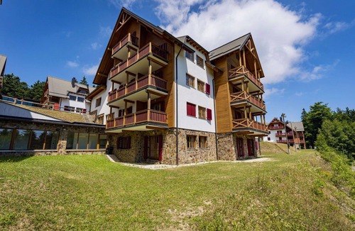 Hocko Pohorje Apartment | Cosy apartment for 7 people with pool, WIFI, TV, balcony, pets allowed and panoramic view