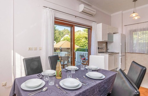 Opric Apartment | Cosy apartment for 8 people with private pool, WIFI, A/C, TV and terrace