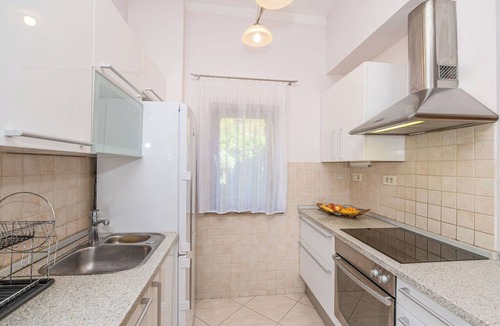 Opric Apartment | Cosy apartment for 8 people with private pool, WIFI, A/C, TV and terrace