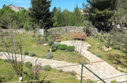 Pridraga Apartment | Cosy apartment for 4 people with A/C, WIFI, TV, terrace and pets allowed