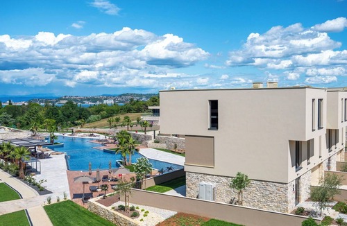 Savudrija House | Cosy apartment in villa for 5 guests with pool, A/C, hot tub, WIFI, TV and terrace