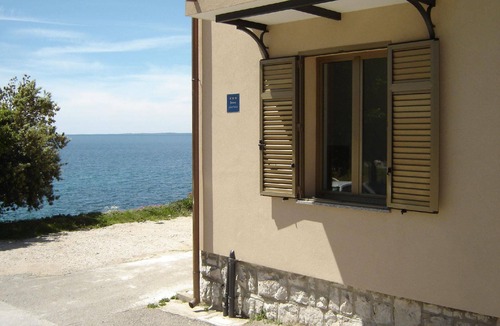 Koromacno Apartment | Cosy apartment just ten metres from the beach