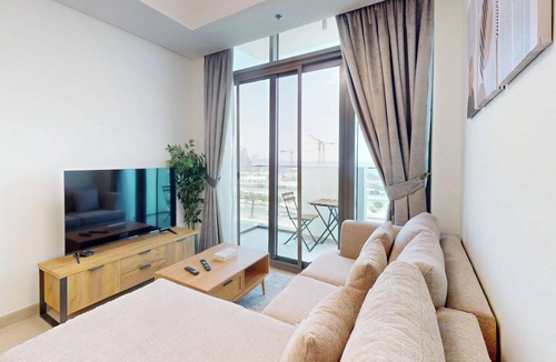 Jadaf Apartment | Cozy 1BR with Canal View
