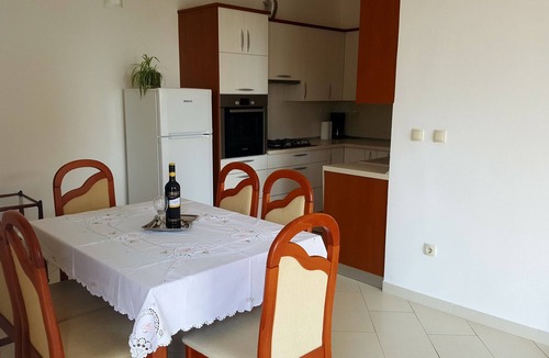 Opric Apartment | Cozy 2-bedroom apartment Near the Sea in Ika - with Terrace, AC & Free Parking