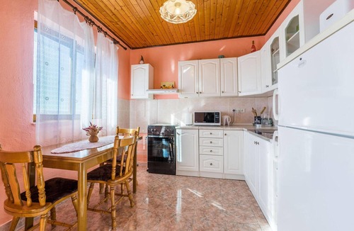 Dinjiska Apartment | Cozy apartment in Dinjiska with house sea view