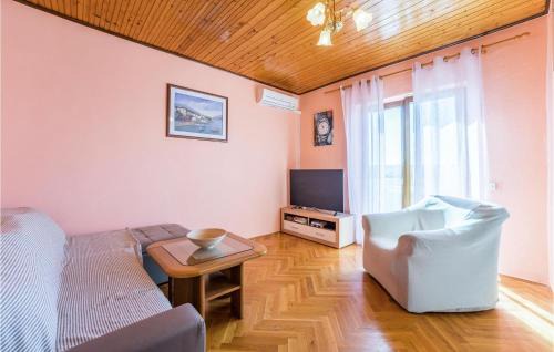 Dinjiska Apartment | Cozy Apartment In Dinjiska With House Sea View