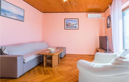 Dinjiska Apartment | Cozy Apartment In Dinjiska With House Sea View