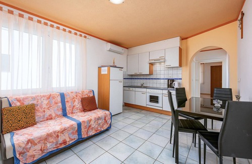 Đuba Apartment | Cozy apartment in Duba with WiFi