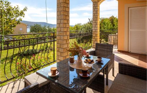 Kornic Apartment | Cozy Apartment In Kornic With House Sea View
