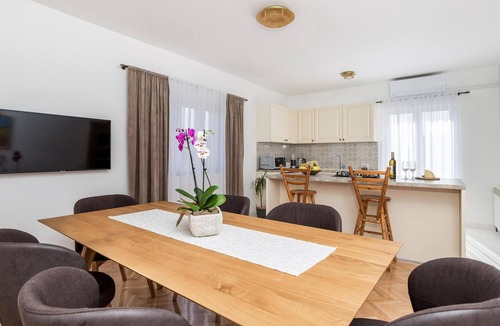 Kustici Apartment | Cozy apartment in Kustici with WiFi