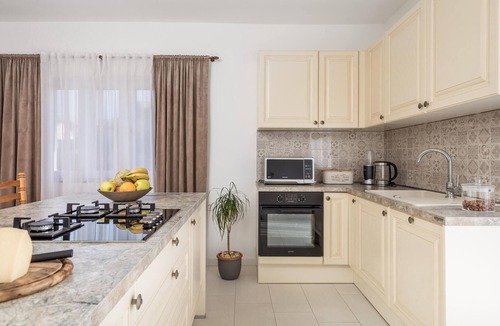 Kustici Apartment | Cozy apartment in Kustici with WiFi