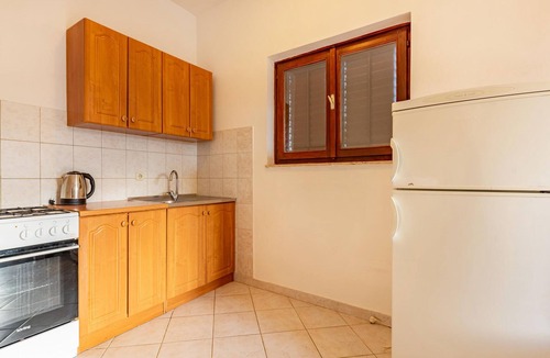 Kustici Apartment | Cozy apartment in Kustici with WiFi